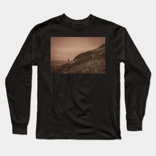 Ruins of St Anthony's Chapel on Whinny Hill Long Sleeve T-Shirt